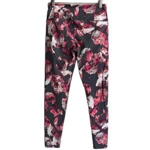 Victoria’s Secret Sport Pink Knockout Floral leggings M